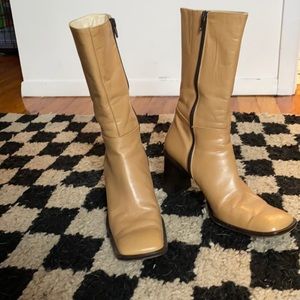 Gorgeous tan Paul Green square toed boots!